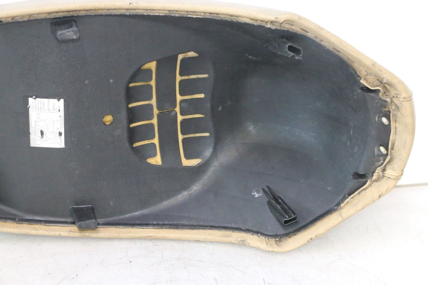 photo de SELLE PEUGEOT KISBEE 2T 50 (2010 - 2017) - Autre angle de vue