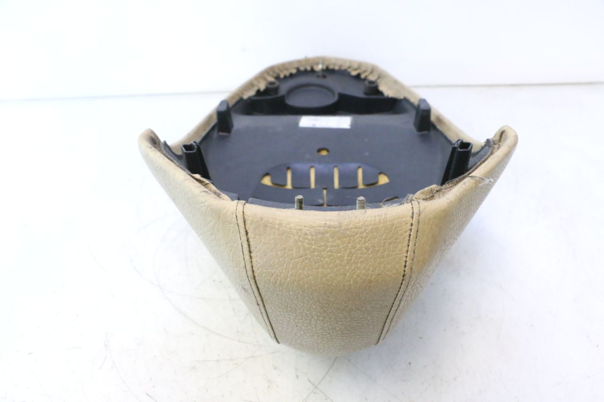 photo de SELLE PEUGEOT KISBEE 2T 50 (2010 - 2017) - Marquages et références