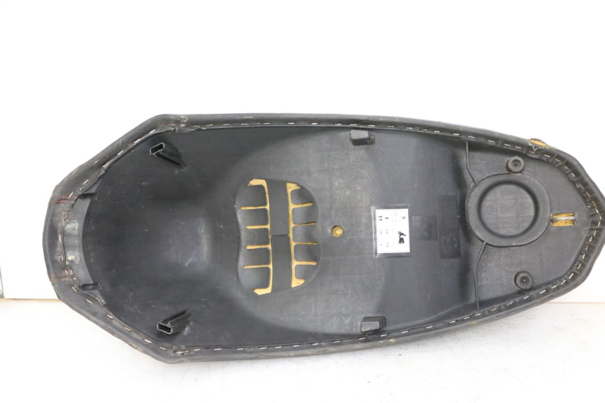 photo de SELLE PEUGEOT KISBEE 4T 50 (2018 - 2022)