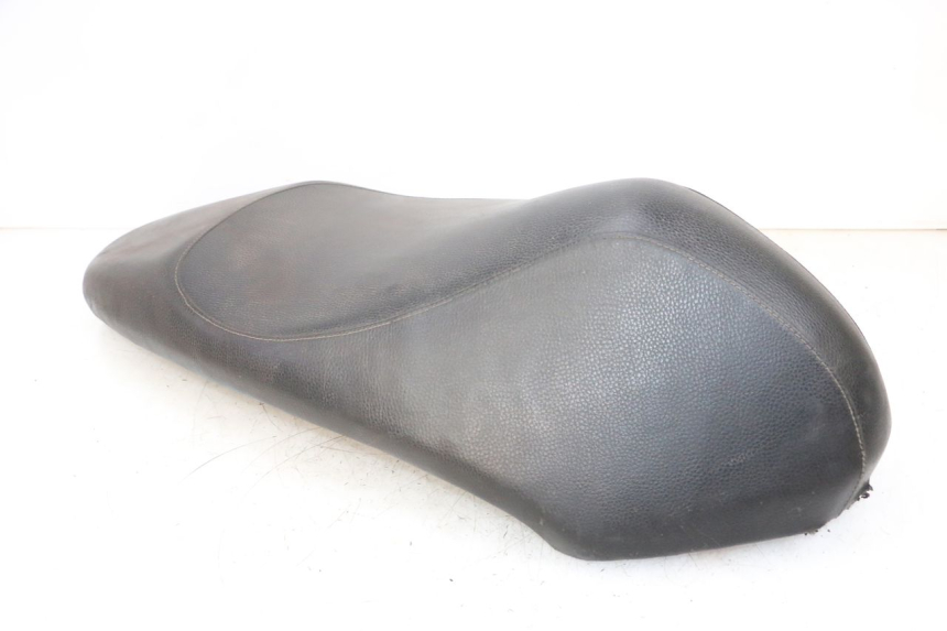 photo de SELLE PEUGEOT KISBEE 4T 50 (2010 - 2017) - Vue rapprochée