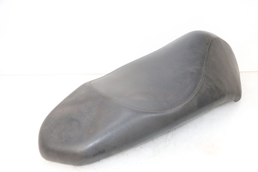 photo de SELLE PEUGEOT KISBEE 4T 50 (2010 - 2017) - Photo complémentaire