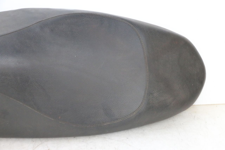 photo de SELLE PEUGEOT KISBEE 4T 50 (2010 - 2017) - Angle alternatif