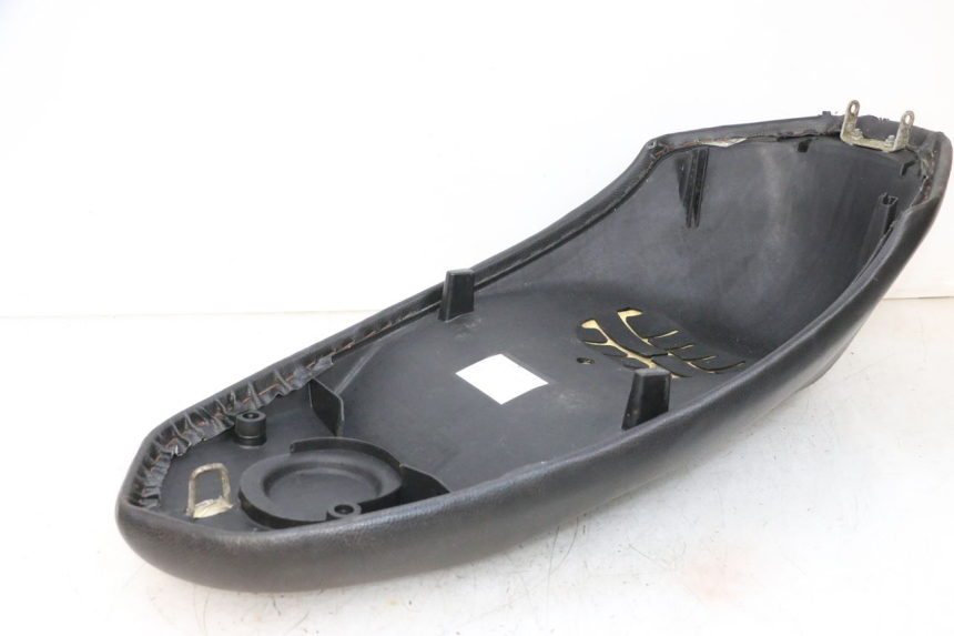 photo de SELLE PEUGEOT KISBEE 4T 50 (2010 - 2017) - État de surface