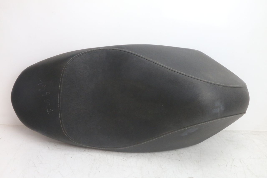 photo de SELLE PEUGEOT KISBEE 4T 50 (2018 - 2022) - Zoom état d’usage