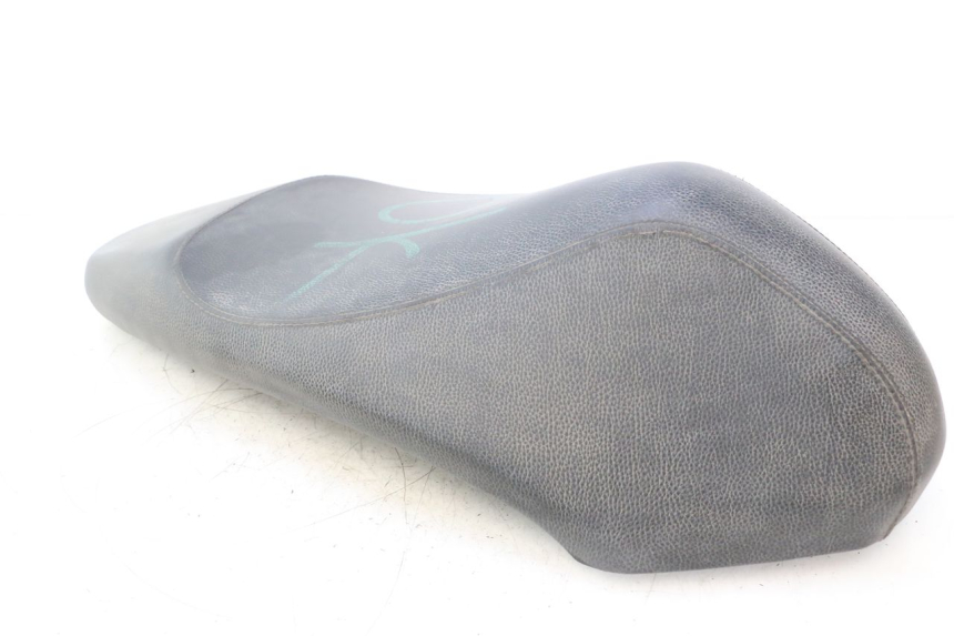 photo de SELLE PEUGEOT KISBEE 4T 50 (2010 - 2017) - Détails caractéristiques