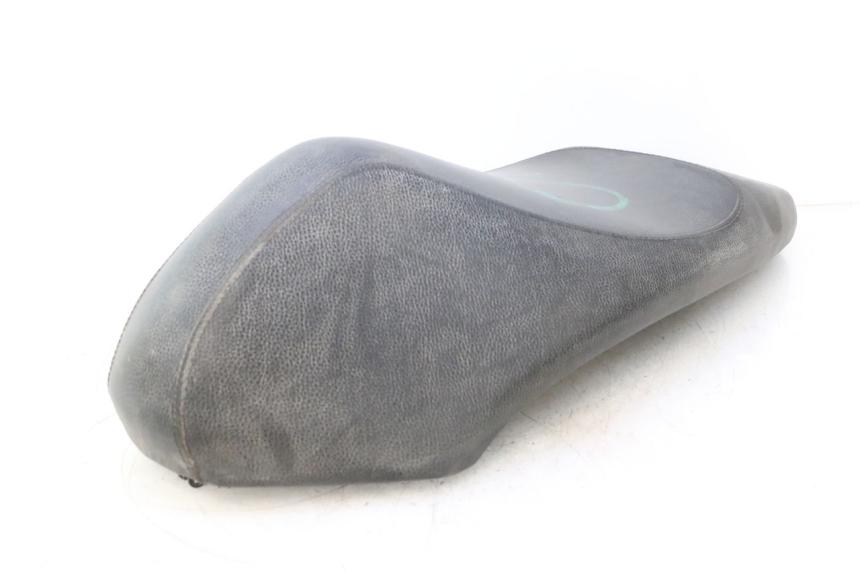 photo de SELLE PEUGEOT KISBEE 4T 50 (2010 - 2017) - Vue rapprochée