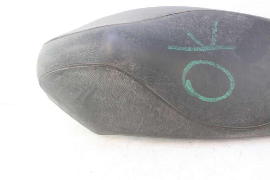 photo de SELLE PEUGEOT KISBEE 4T 50 (2010 - 2017) - Photo complémentaire