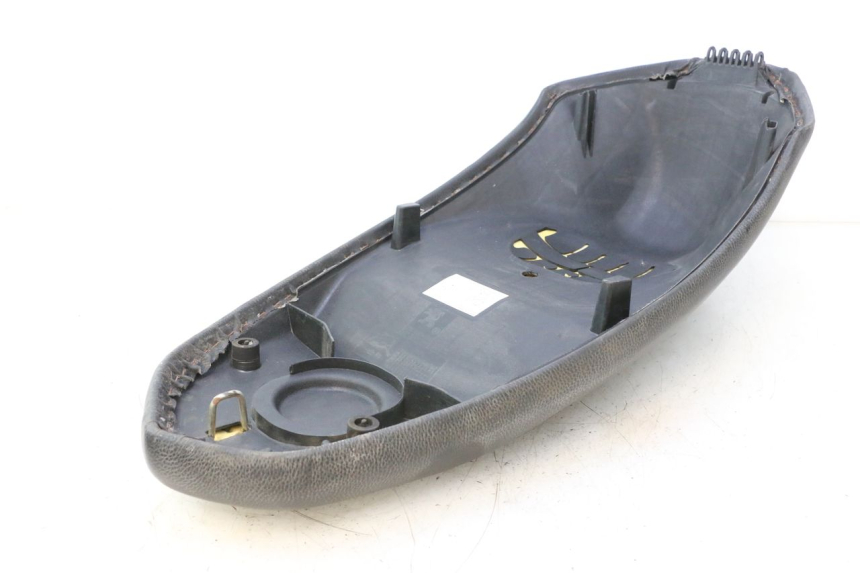 photo de SELLE PEUGEOT KISBEE 4T 50 (2010 - 2017) - Zoom état d’usage