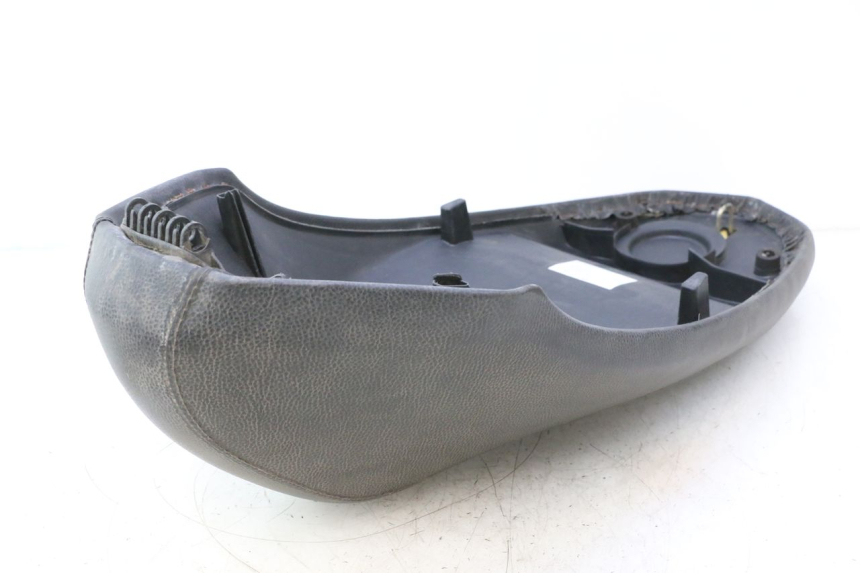 photo de SELLE PEUGEOT KISBEE 4T 50 (2010 - 2017) - Gros plan technique