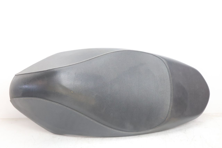 photo de SELLE PEUGEOT KISBEE 4T 50 (2018 - 2022) - Détail de la pièce