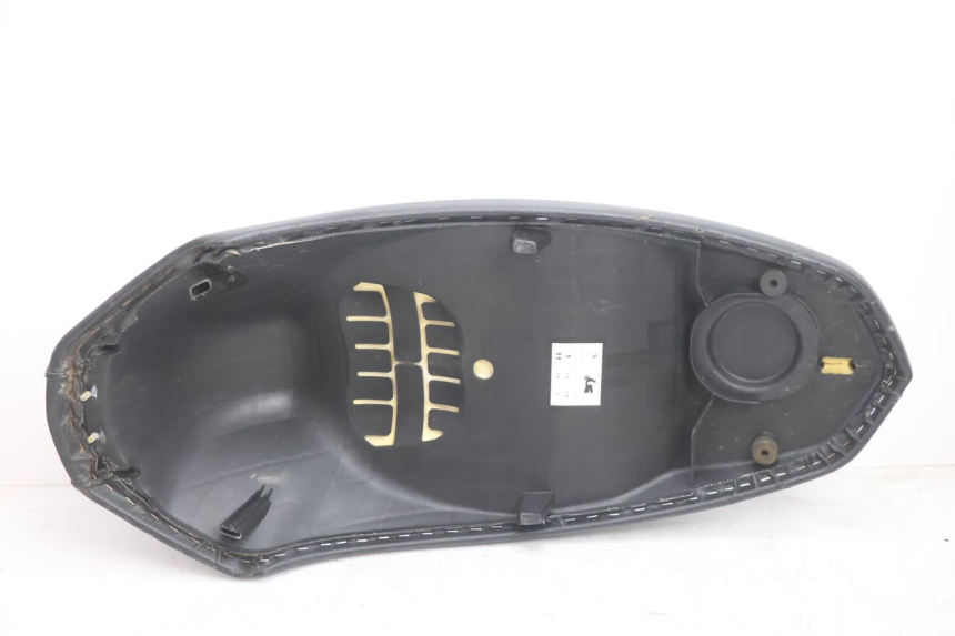 photo de SELLE PEUGEOT KISBEE 4T 50 (2018 - 2022) - Détails caractéristiques