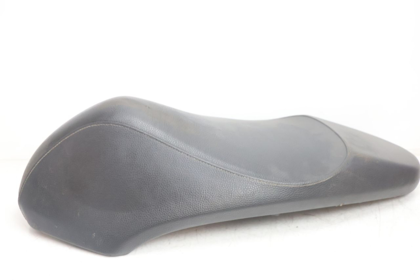 photo de SELLE PEUGEOT KISBEE 4T 50 (2018 - 2022) - Gros plan technique