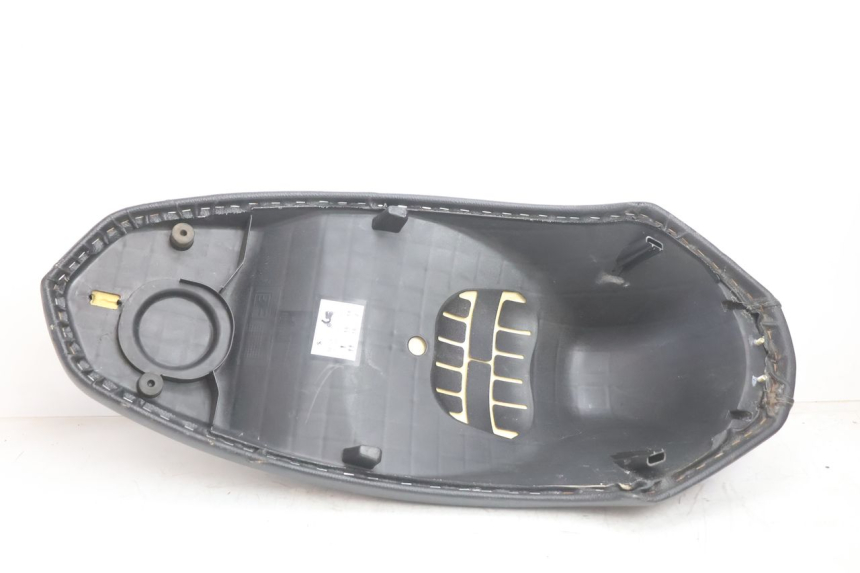 photo de SELLE PEUGEOT KISBEE 4T 50 (2018 - 2022) - Marquages et références