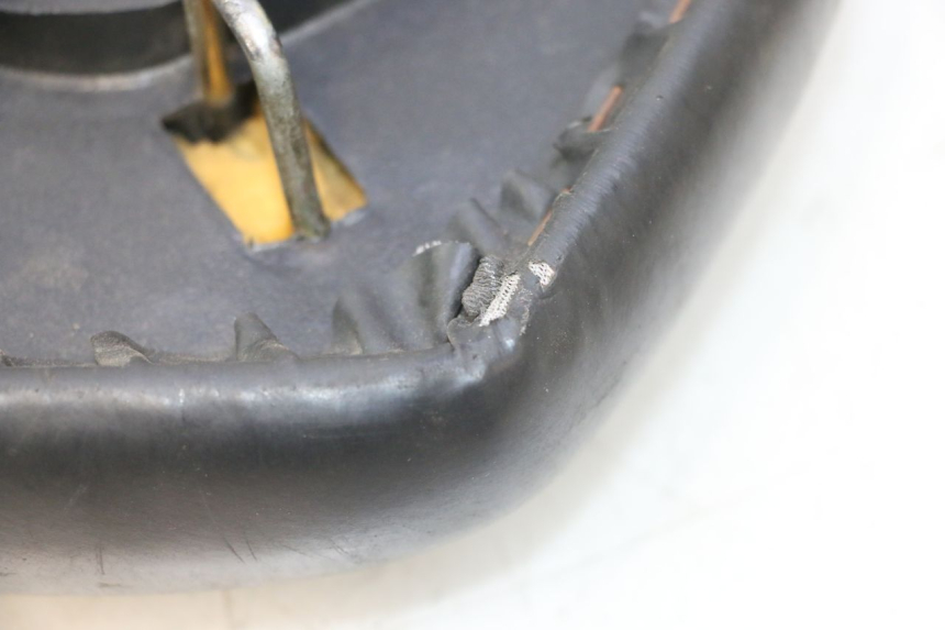 photo de SELLE PEUGEOT KISBEE 4T 50 (2010 - 2017) - Détail de la pièce
