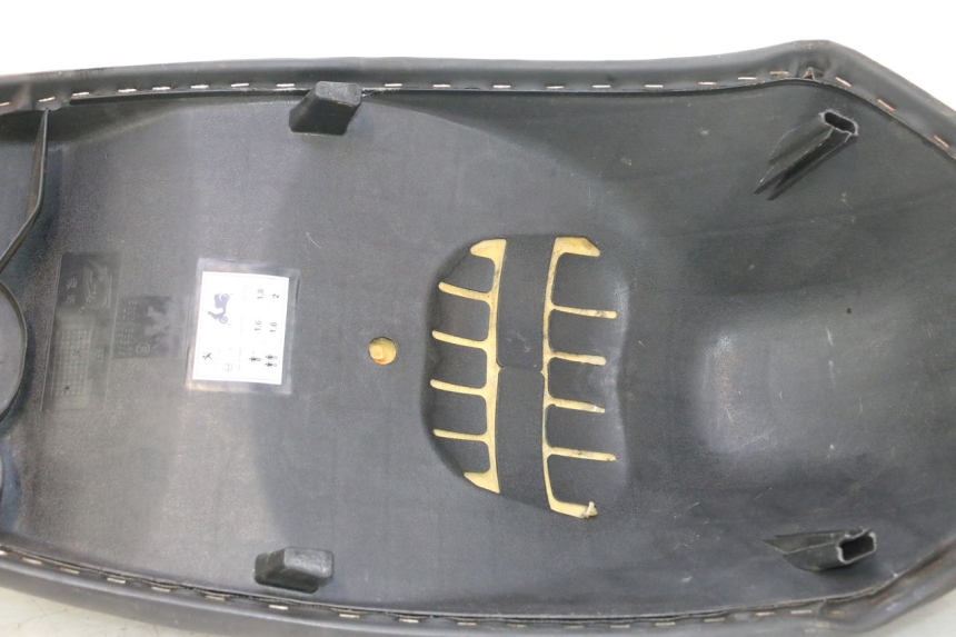 photo de SELLE PEUGEOT KISBEE 4T 50 (2010 - 2017) - Vue produit