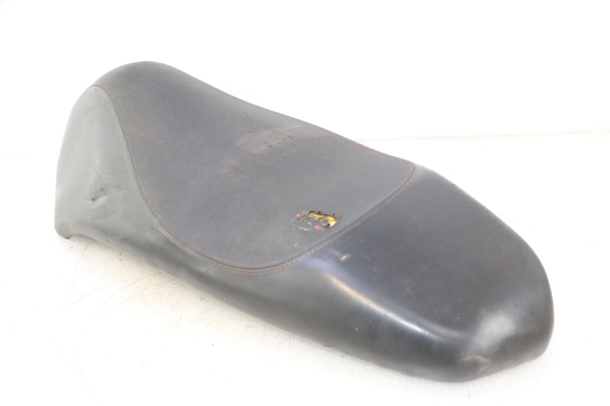 photo de SELLE PEUGEOT KISBEE 4T 50 (2010 - 2017) - Zoom qualité