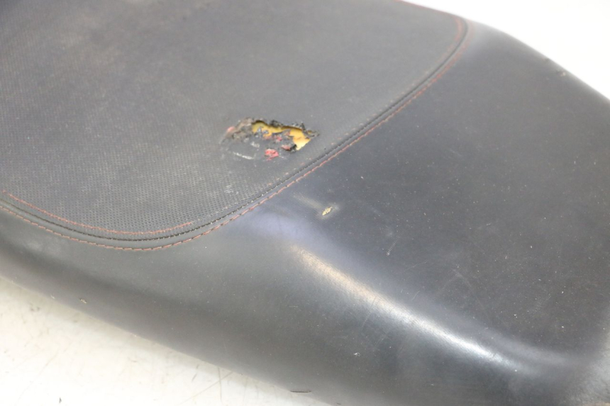 photo de SELLE PEUGEOT KISBEE 4T 50 (2010 - 2017) - Aperçu profil