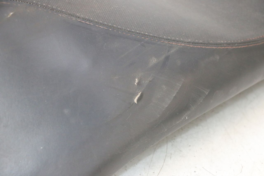 photo de SELLE PEUGEOT KISBEE 4T 50 (2010 - 2017) - Détail de la pièce