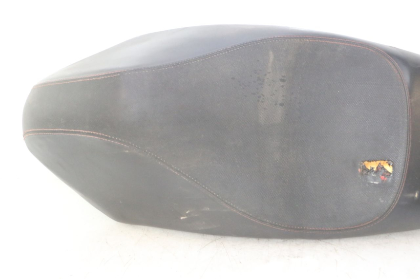 photo de SELLE PEUGEOT KISBEE 4T 50 (2010 - 2017) - Zoom état d’usage