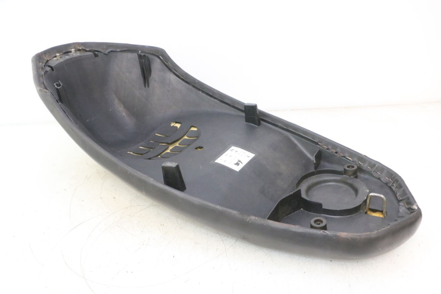 photo de SELLE PEUGEOT KISBEE 4T 50 (2010 - 2017) - Gros plan technique