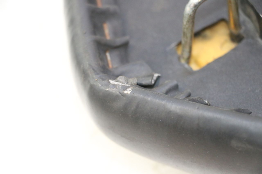 photo de SELLE PEUGEOT KISBEE 4T 50 (2010 - 2017) - État de surface