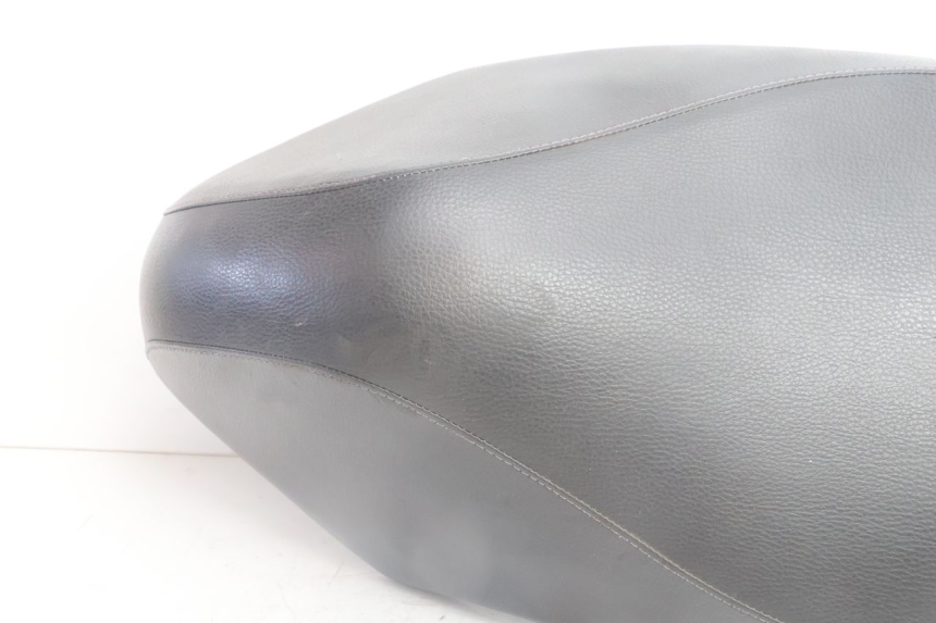photo de SELLE PEUGEOT KISBEE 4T 50 (2010 - 2017) - Détail de la pièce