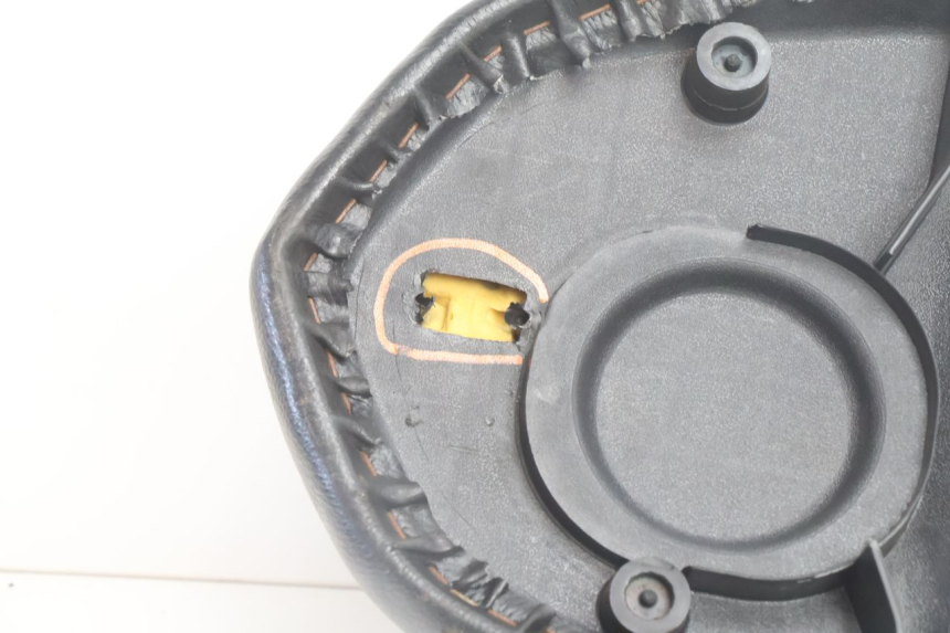 photo de SELLE PEUGEOT KISBEE 4T 50 (2010 - 2017) - État de surface