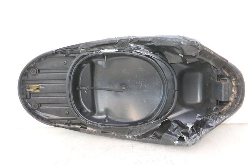 photo de SELLE PIAGGIO LIBERTY IGET 4T 50 (2021 - 2025) - Gros plan technique