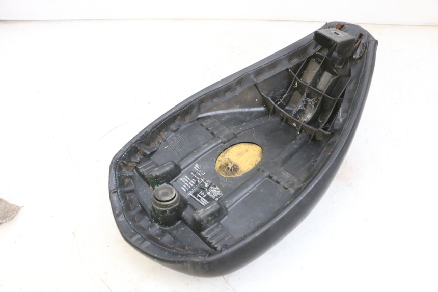 photo de SELLE PEUGEOT LUDIX 50 (2008 - 2017) - Points de fixation