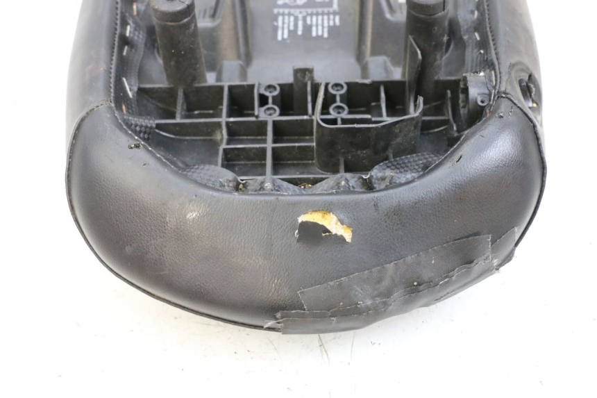 photo de SELLE PEUGEOT LUDIX 50 (2005 - 2007) - Gros plan technique