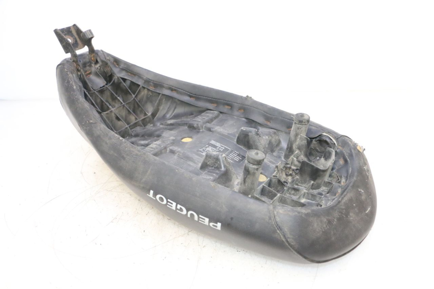 photo de SELLE PEUGEOT LUDIX 50 (2005 - 2007) - Gros plan technique