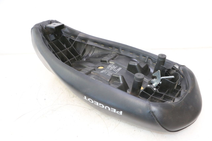 photo de SELLE PEUGEOT LUDIX 50 (2008 - 2017) - Autre angle de vue