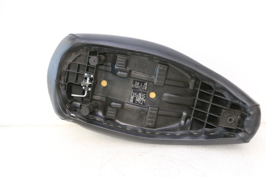 photo de SELLE PEUGEOT LUDIX 50 (2008 - 2017) - Points de fixation