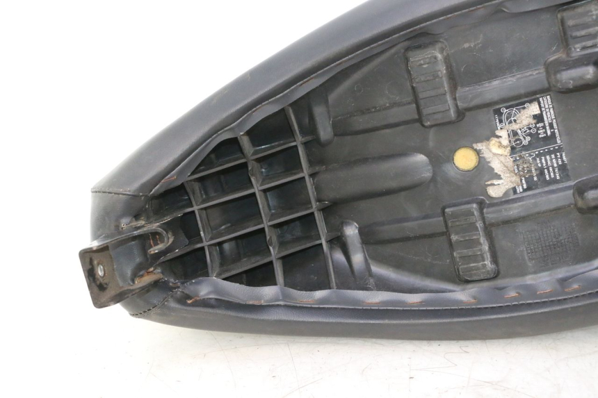 photo de SELLE PEUGEOT LUDIX 50 (2005 - 2007) - Marquages et références