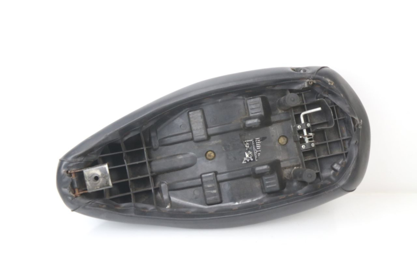 photo de SELLE PEUGEOT LUDIX ONE 50 (2004 - 2006) - Détail de la pièce