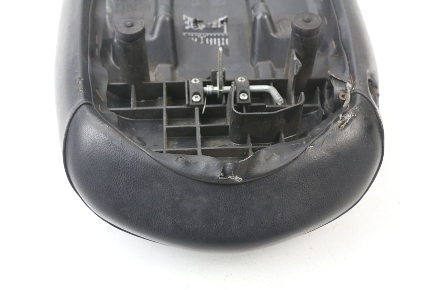 photo de SELLE PEUGEOT LUDIX ONE 50 (2004 - 2006) - Gros plan technique