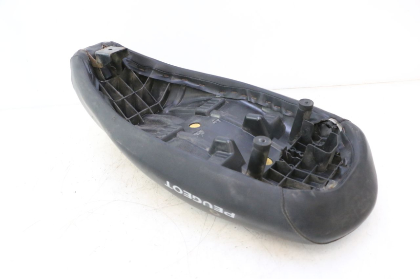 photo de SELLE PEUGEOT LUDIX ONE 50 (2004 - 2013) - Points de fixation