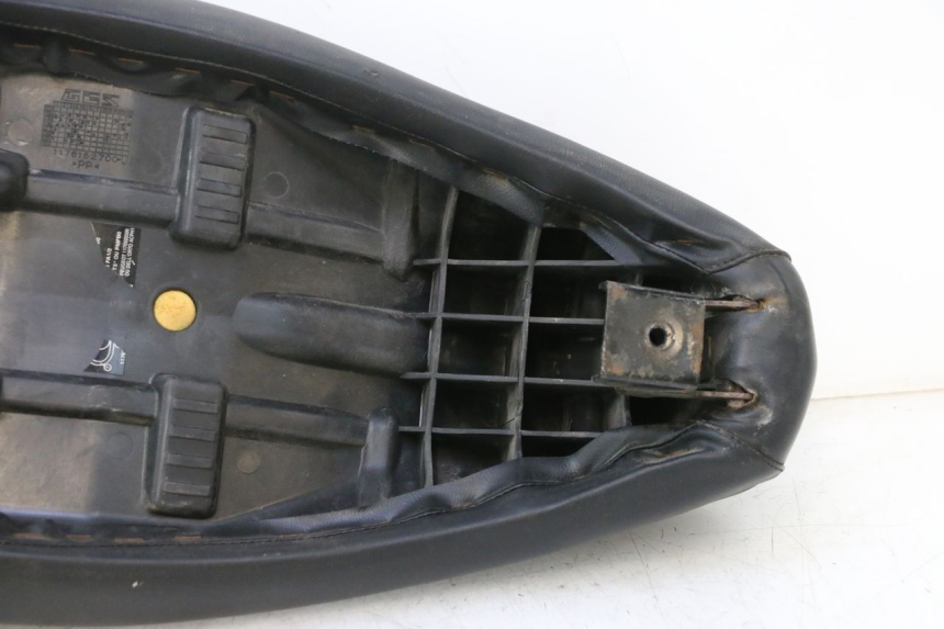 photo de SELLE PEUGEOT LUDIX ONE 50 (2004 - 2013) - Marquages et références