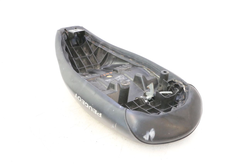 photo de SELLE PEUGEOT LUDIX ONE 50 (2004 - 2006) - Gros plan technique