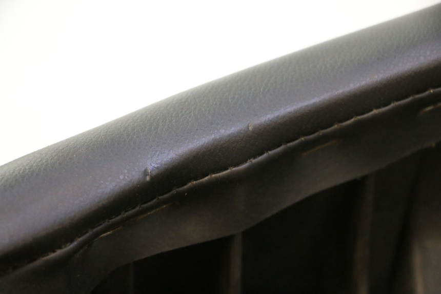 photo de SELLE PEUGEOT LUDIX SNAKE 2T 50 (2004 - 2014) - Détail de la pièce
