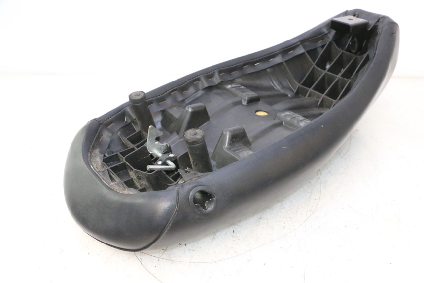 photo de SELLE PEUGEOT LUDIX SNAKE 2T 50 (2004 - 2014) - Vue rapprochée
