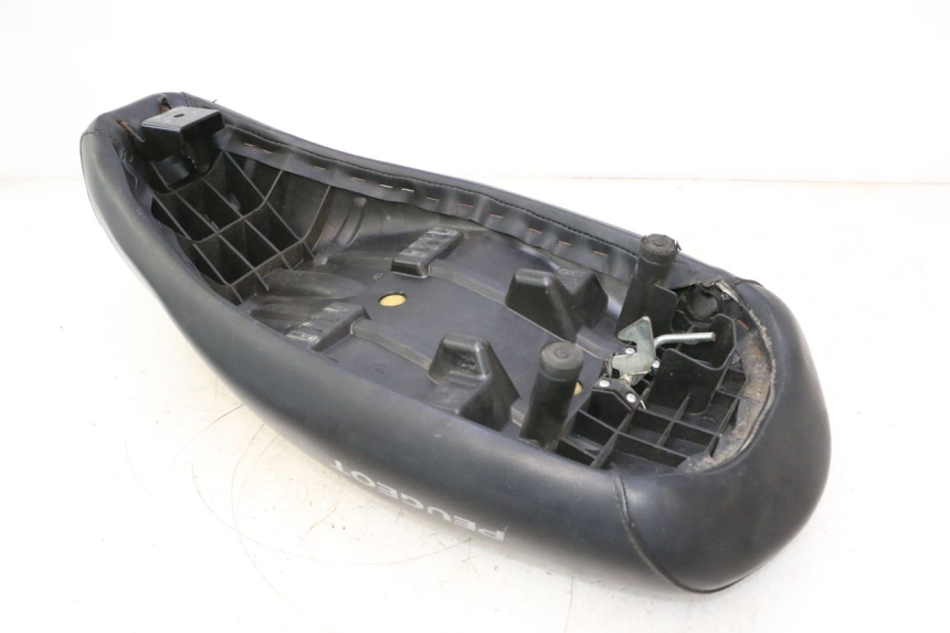 photo de SELLE PEUGEOT LUDIX SNAKE 2T 50 (2004 - 2014) - Inspection visuelle