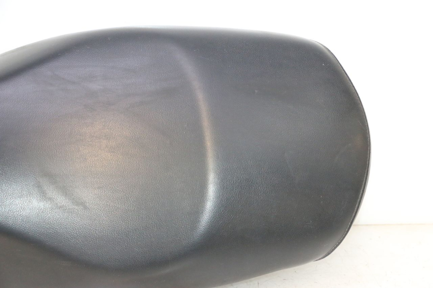 photo de SELLE PEUGEOT LUDIX SNAKE 2T 50 (2004 - 2014) - Gros plan technique