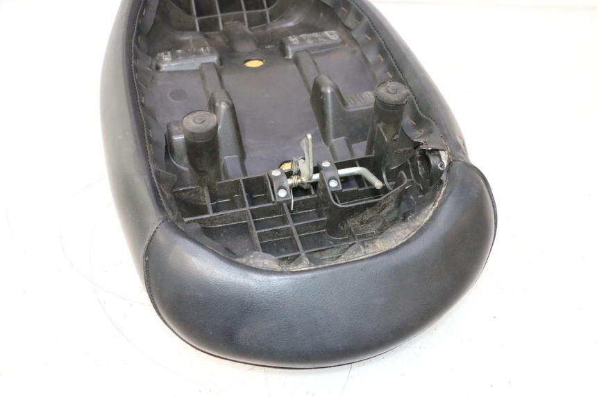photo de SELLE PEUGEOT LUDIX SNAKE 2T 50 (2004 - 2014) - Vue d’ensemble