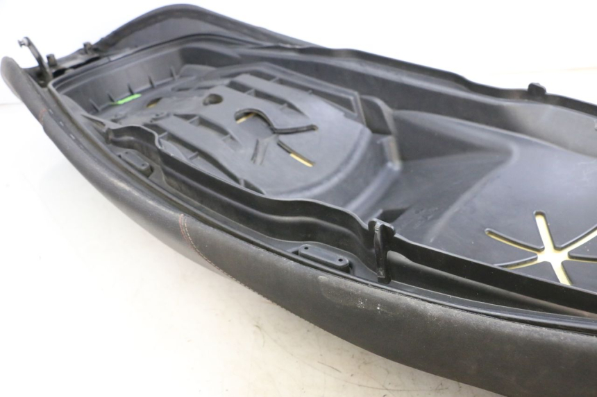 photo de SELLE PIAGGIO MP3 HPE 350 (2018 - 2020) - Gros plan technique