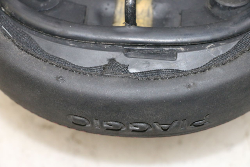 photo de SELLE PIAGGIO MP3 HPE 300 (2019 - 2026) - Gros plan technique