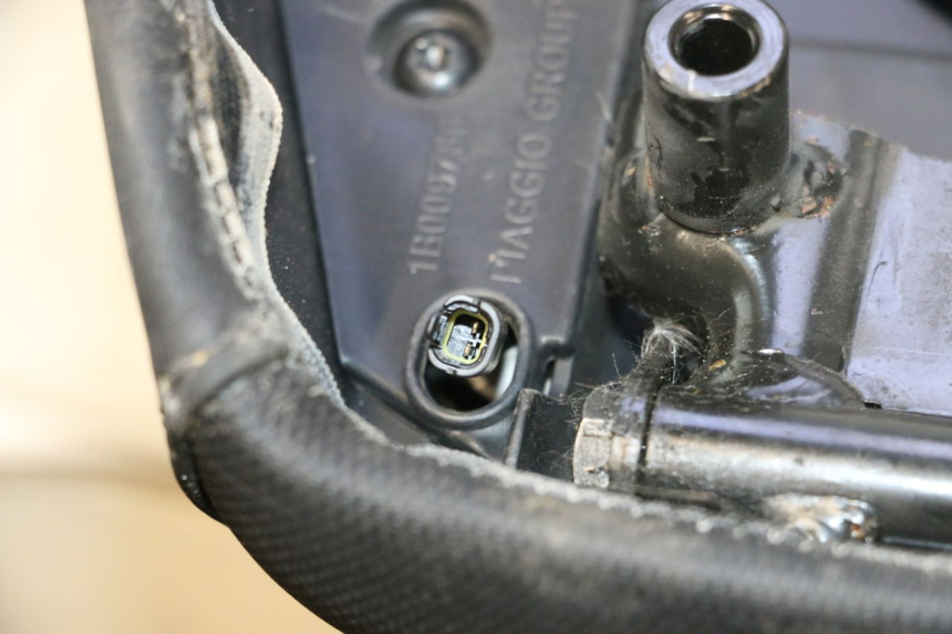 photo de SELLE PIAGGIO MP3 HPE 530 (2022 - 2026) - Détail de la pièce