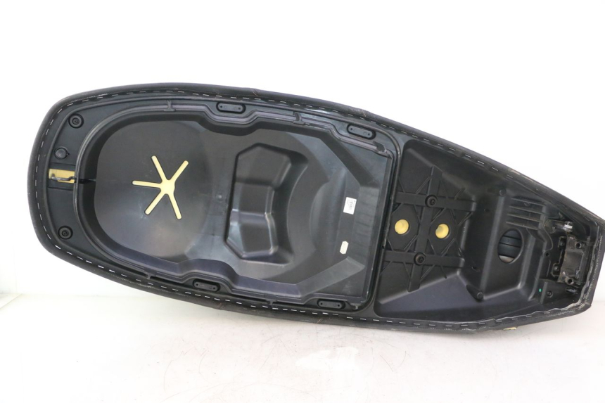 photo de SELLE PIAGGIO MP3 HPE 530 (2022 - 2026) - Zoom qualité