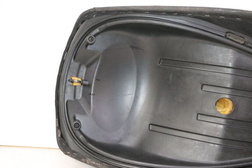 photo de SELLE PIAGGIO MP3 LT 300 (2010 - 2016) - Gros plan technique