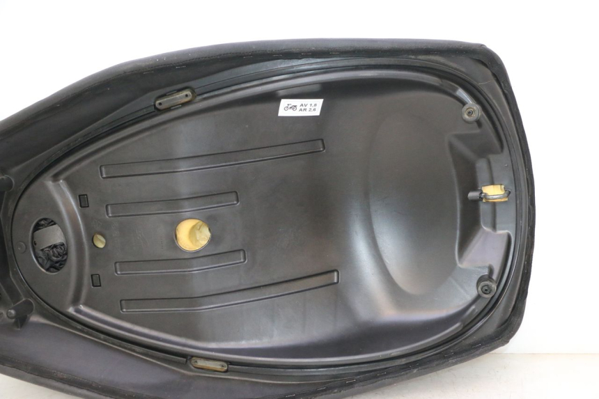 photo de SELLE PIAGGIO MP3 LT 300 (2010 - 2016) - Angle alternatif